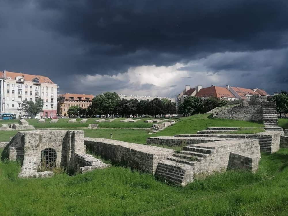 Amphitheatrum — 2