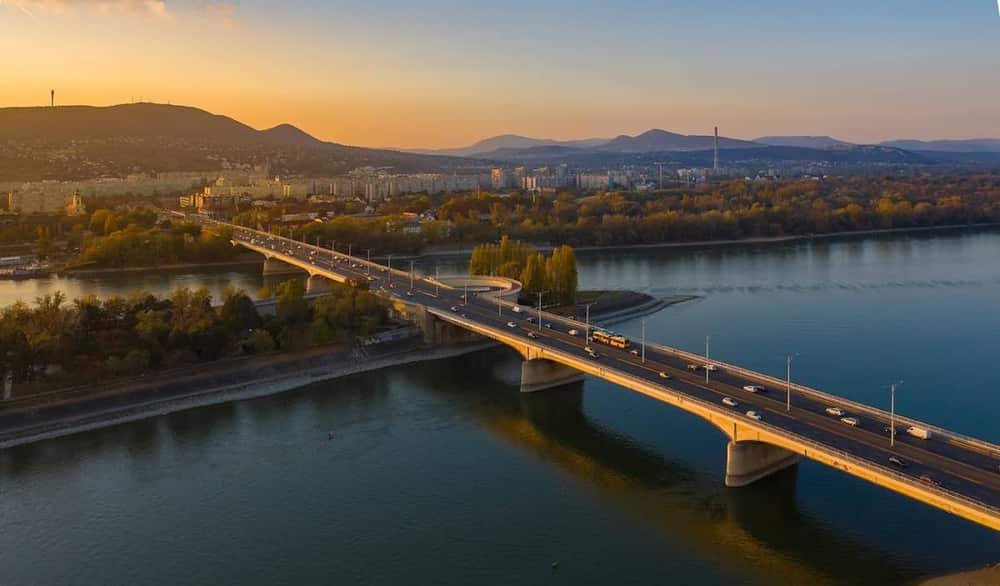 Árpád Bridge — 3