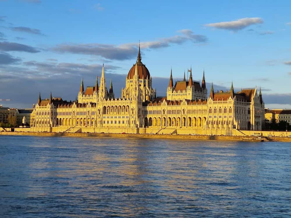 Touring the Hungarian Parliament: book early, or don't bother turning up