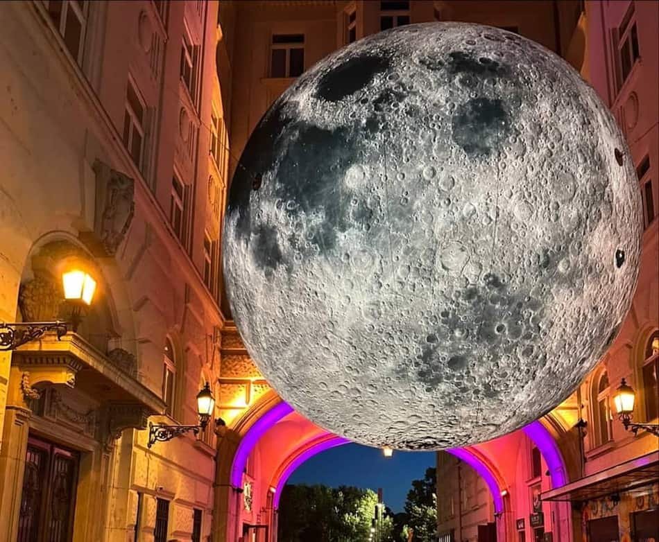 Moon Budapest — 2