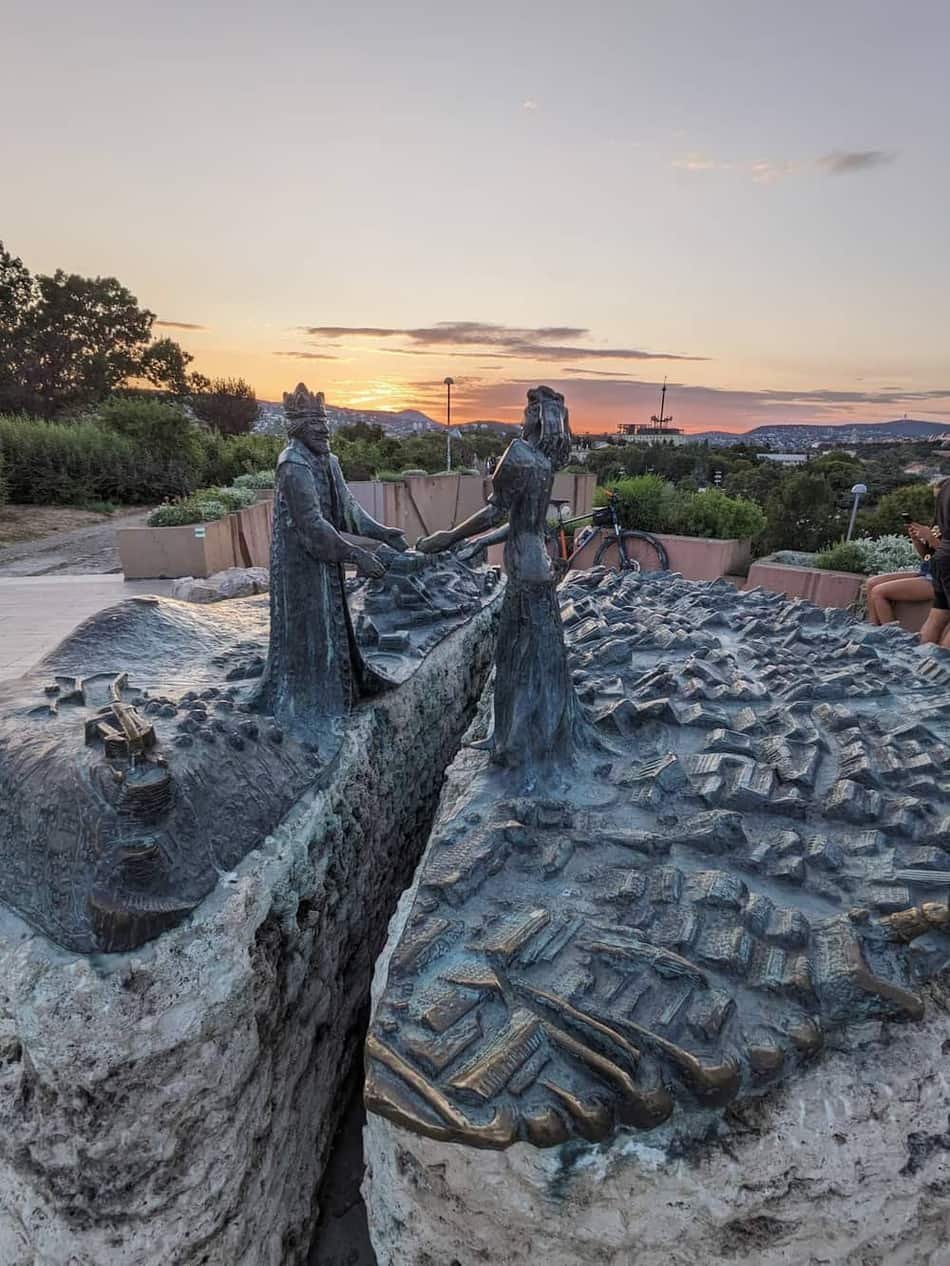 Prince Of Buda & The Princess Of Pest Monument — 2