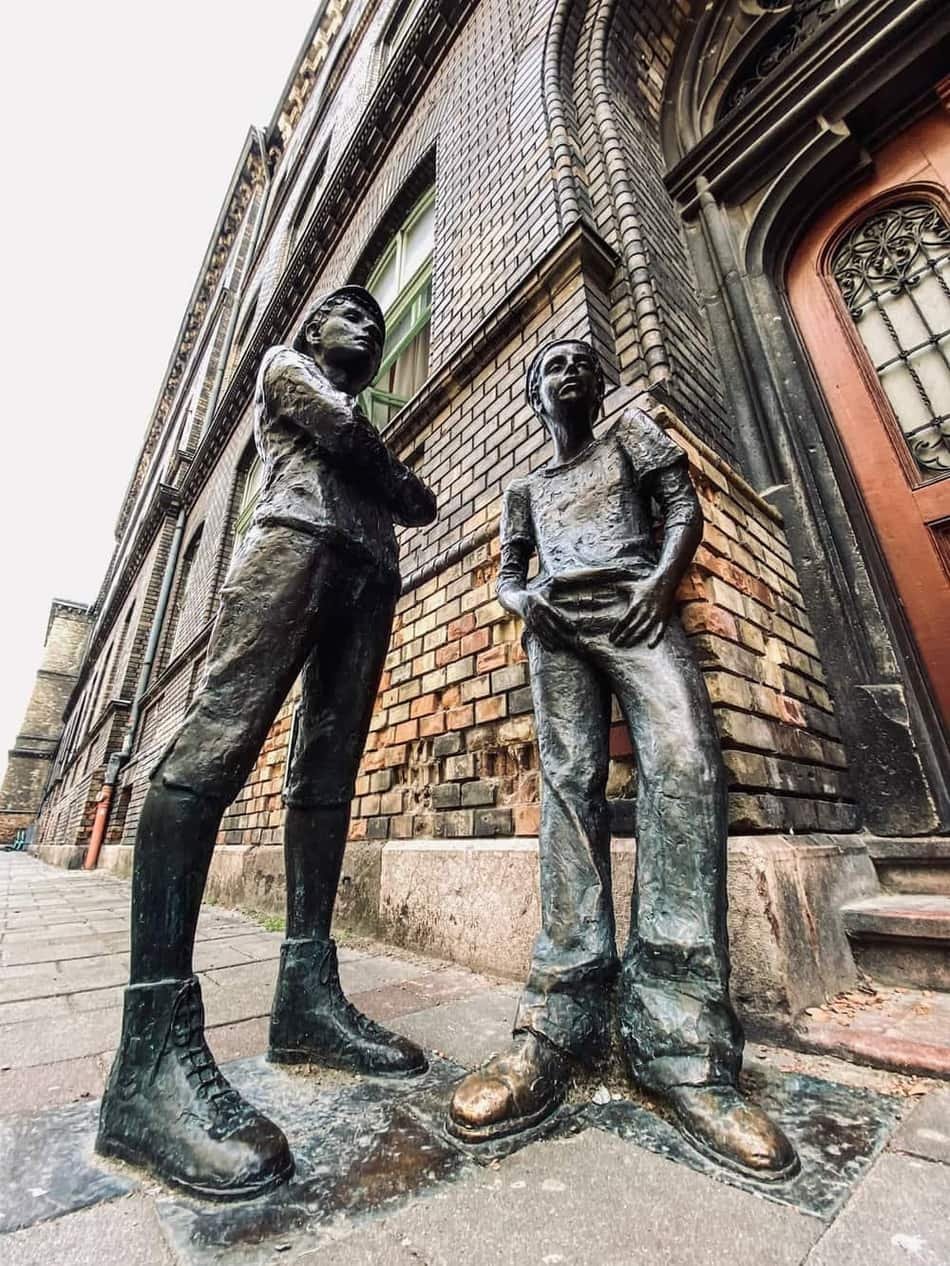 Sculpture of the Boys of the Pál Street — 2