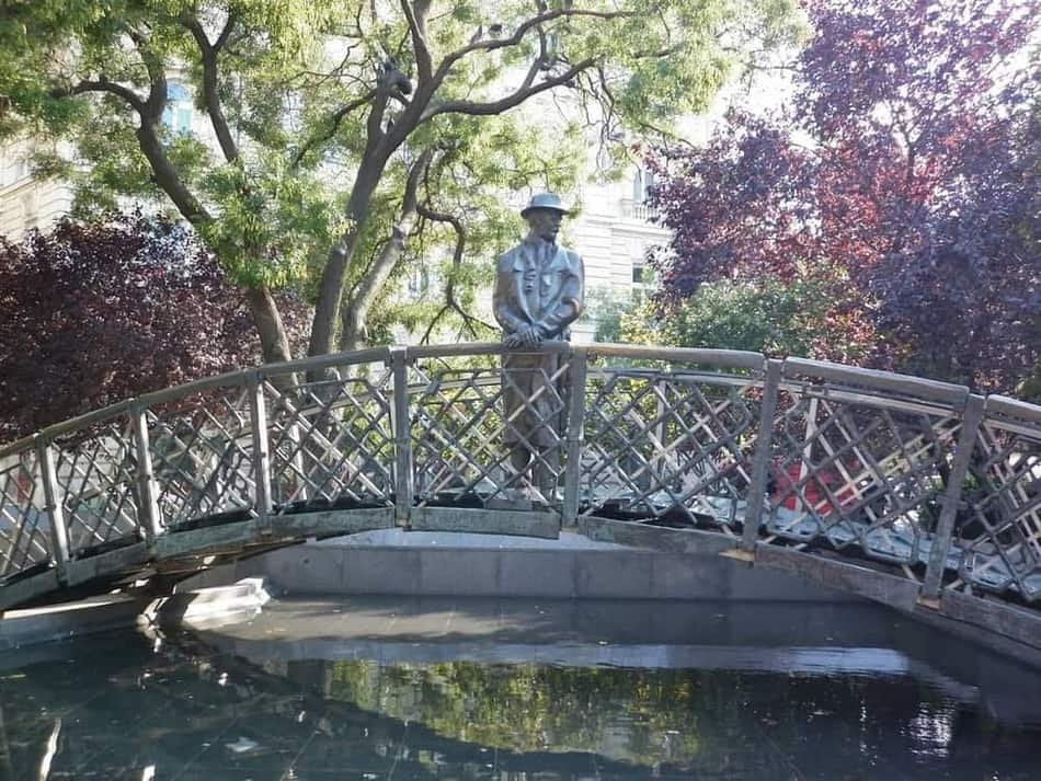 Statue of Imre Nagy