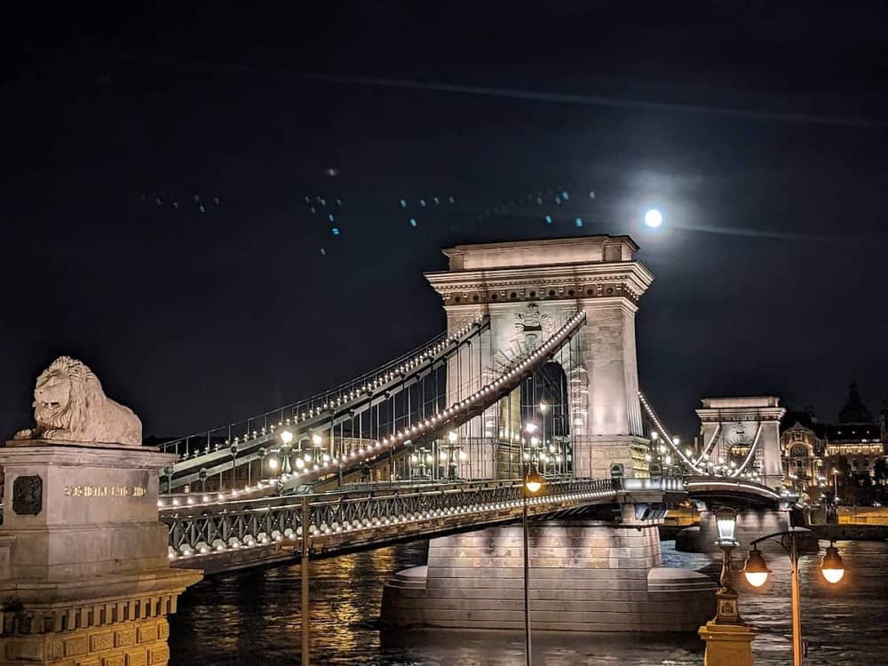 Danube dinner cruises in Budapest: which one, and when it is actually worth it