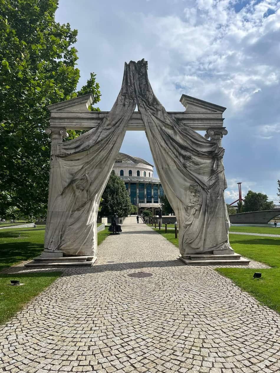 The Memorial of the Old National Theatre — 2
