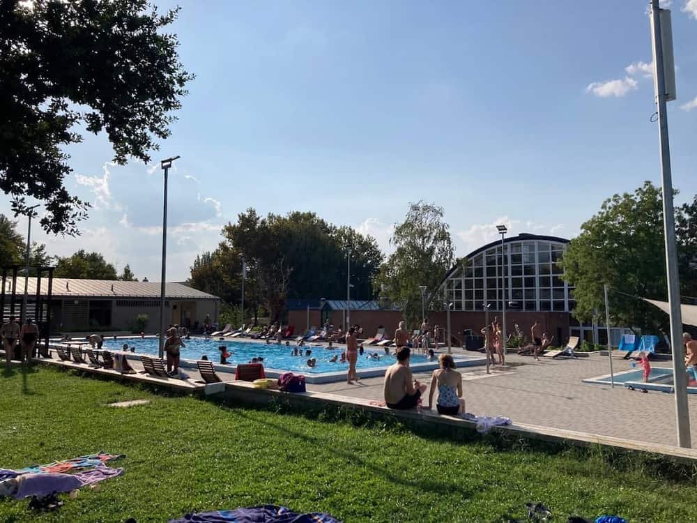 Újhegyi Uszoda és Strandfürdő — 2
