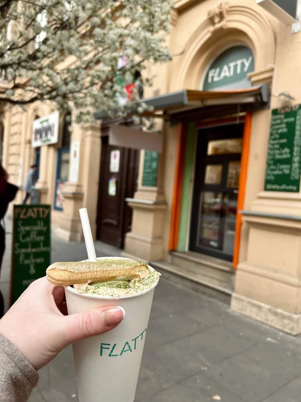 Flatty Coffee Shop - Fövám