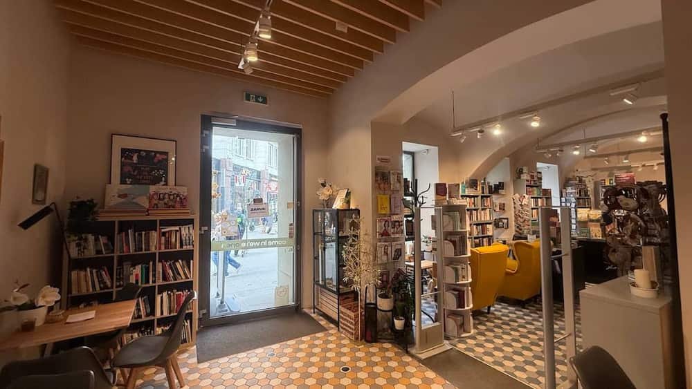 Insula books and coffee