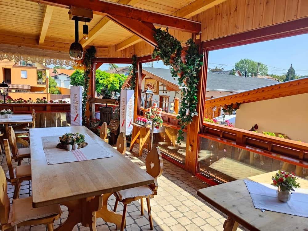 Kis Tirol Café