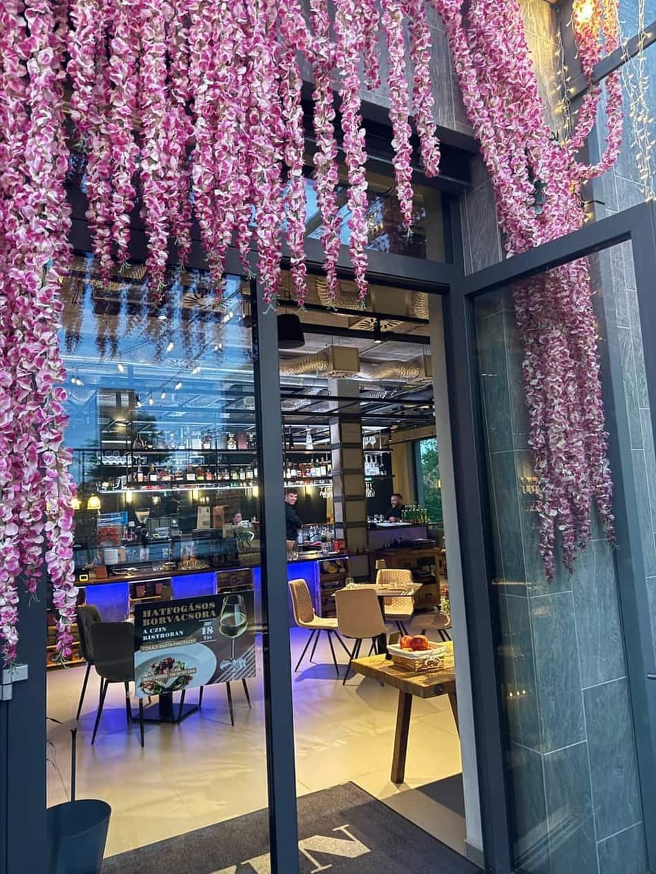 CZIN Bistro, Bár és Kávéház