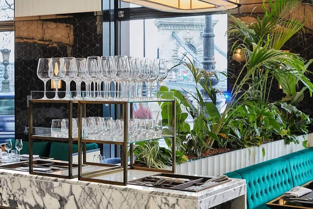 LEO Bistro